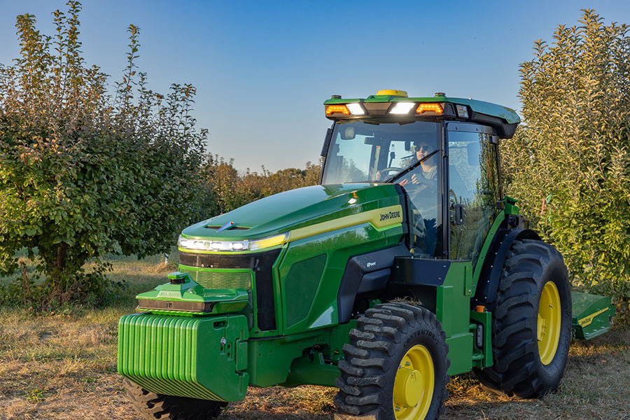 John Deere presenta el tractor eléctrico E-Power en el CES 2025