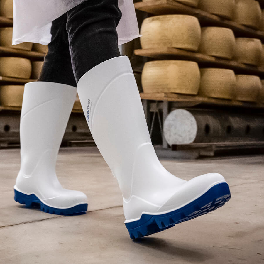 Puntera de acero alto impacto de la bota industrial Noramax Food S4, protección contra aplastamiento y caída de objetos, certificada S4, distribuida por Intremaq en Colombia