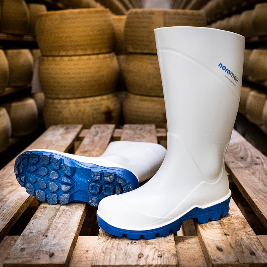 Suela autolimpiante antideslizante SR de la bota industrial Noramax Food S4, resistente a hidrocarburos FO, certificación EN ISO 20345:2022, Intremaq Colombia